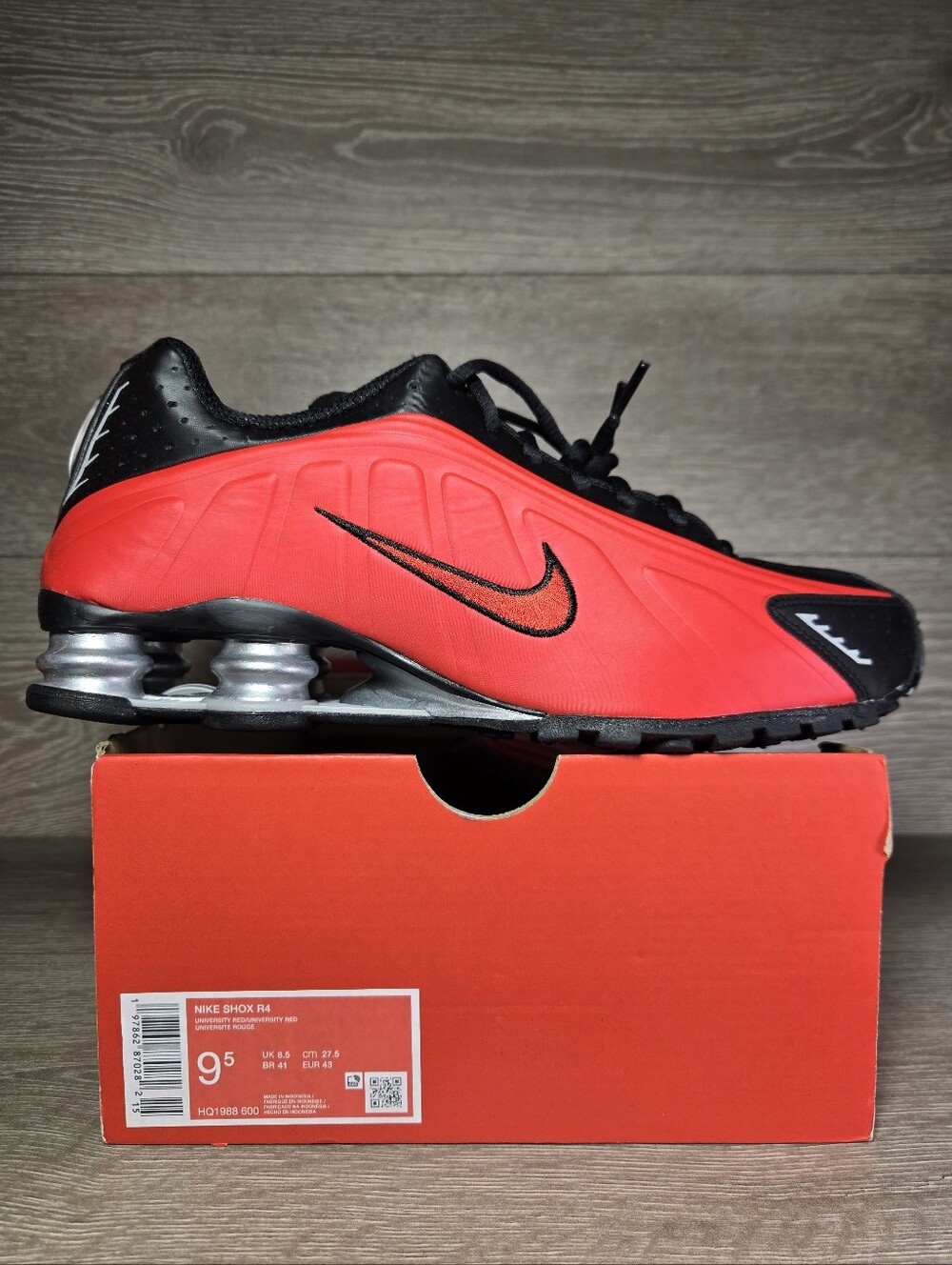 Nike Shox R4 Mens Size 9.5 (Women's 11) University Red / Black HQ1988-600 NEW